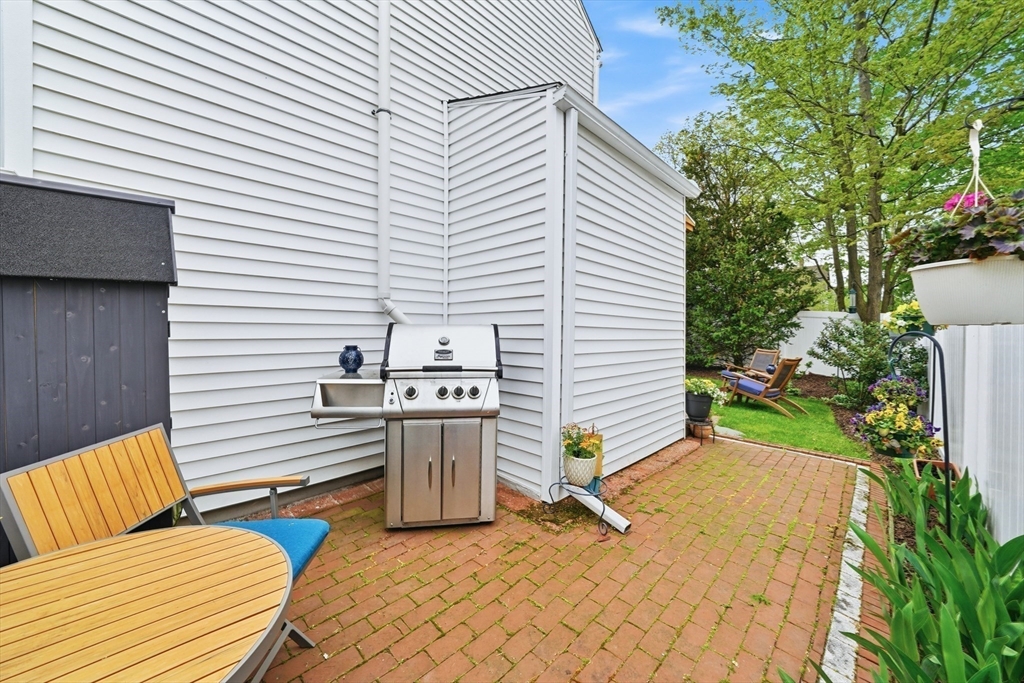 11 Beacon St