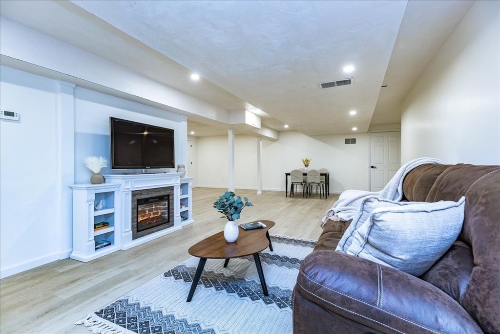 16 Shipley Cir