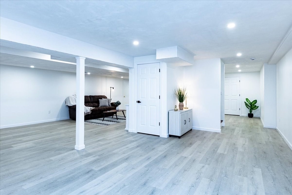 16 Shipley Cir