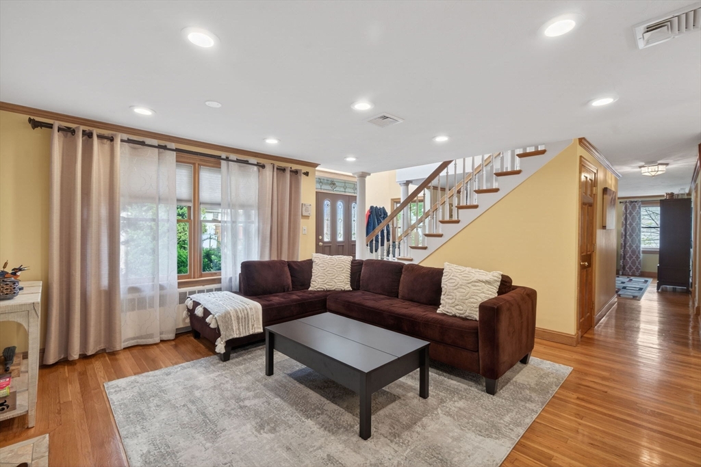8 Hawthorne St