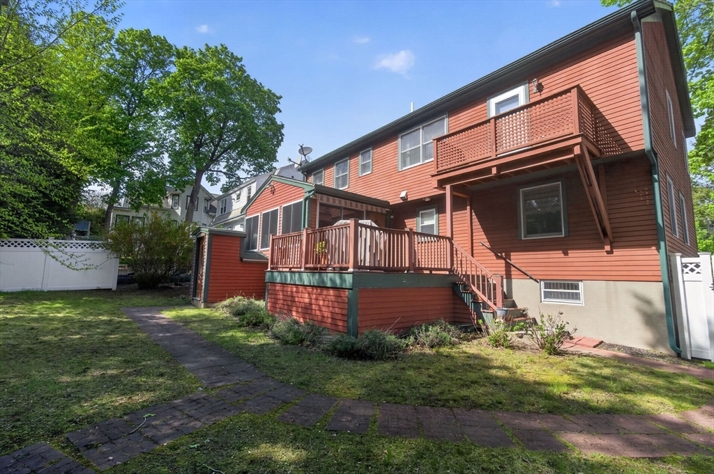 8 Hawthorne St