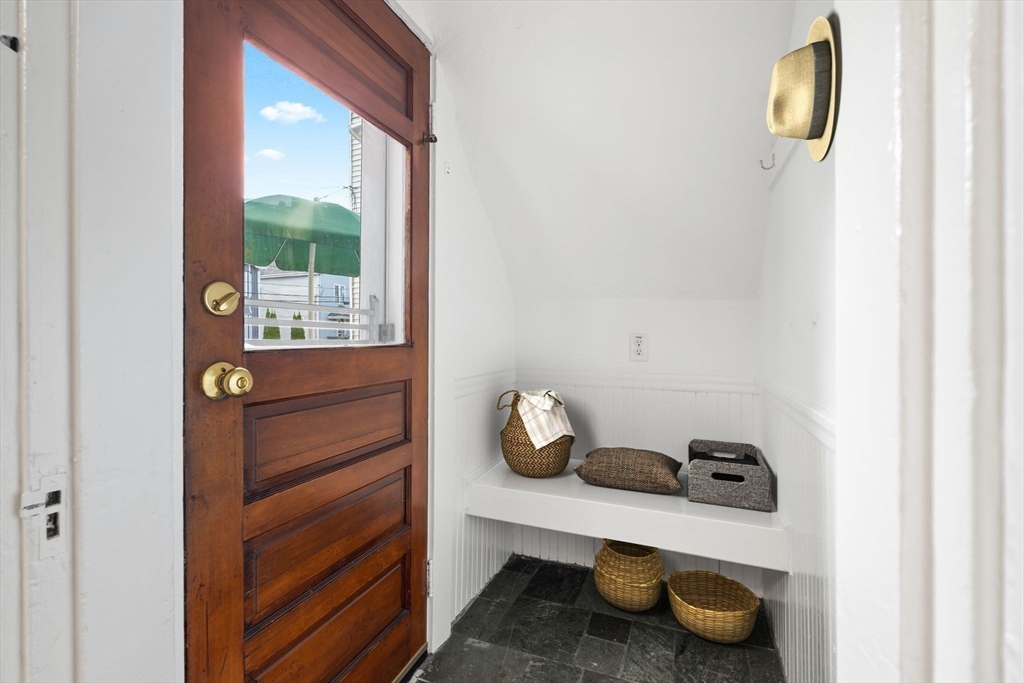 337 Newton Street # 4 Unit: #4
