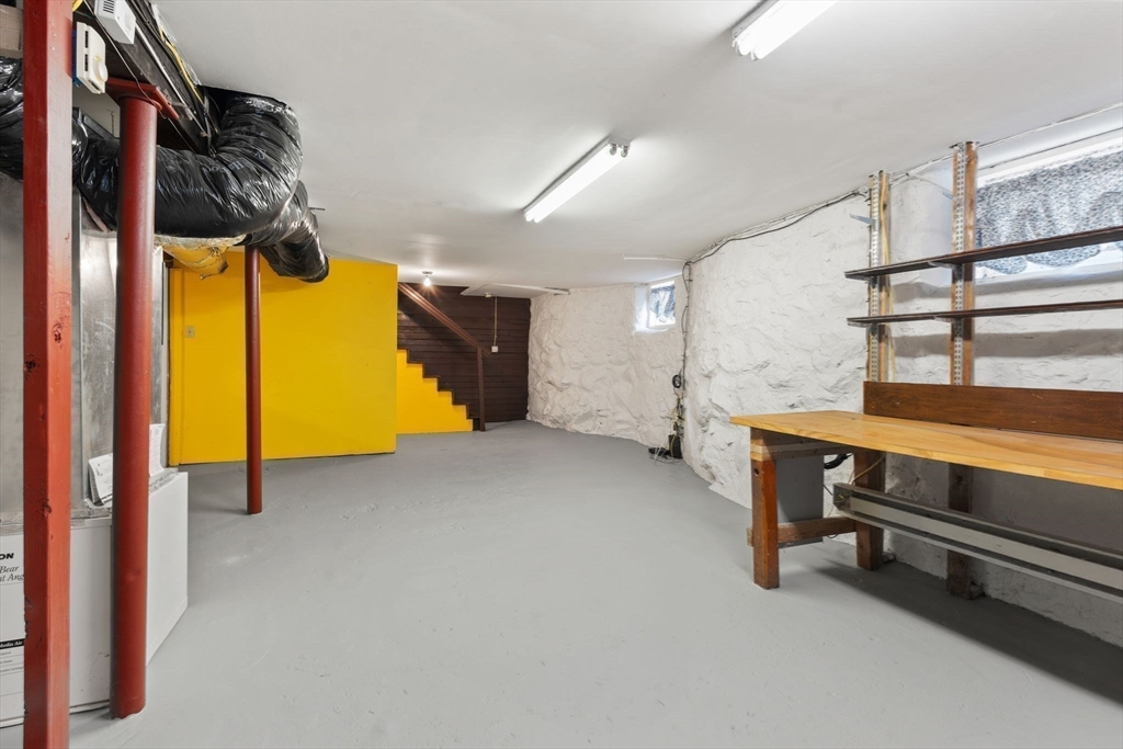 337 Newton Street # 4 Unit: #4