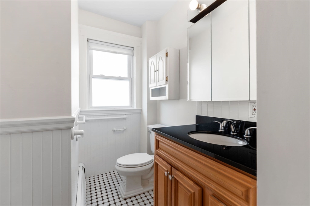 337 Newton Street # 4 Unit: #4