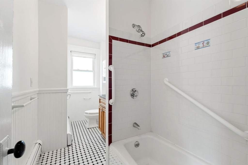 337 Newton Street # 4 Unit: #4