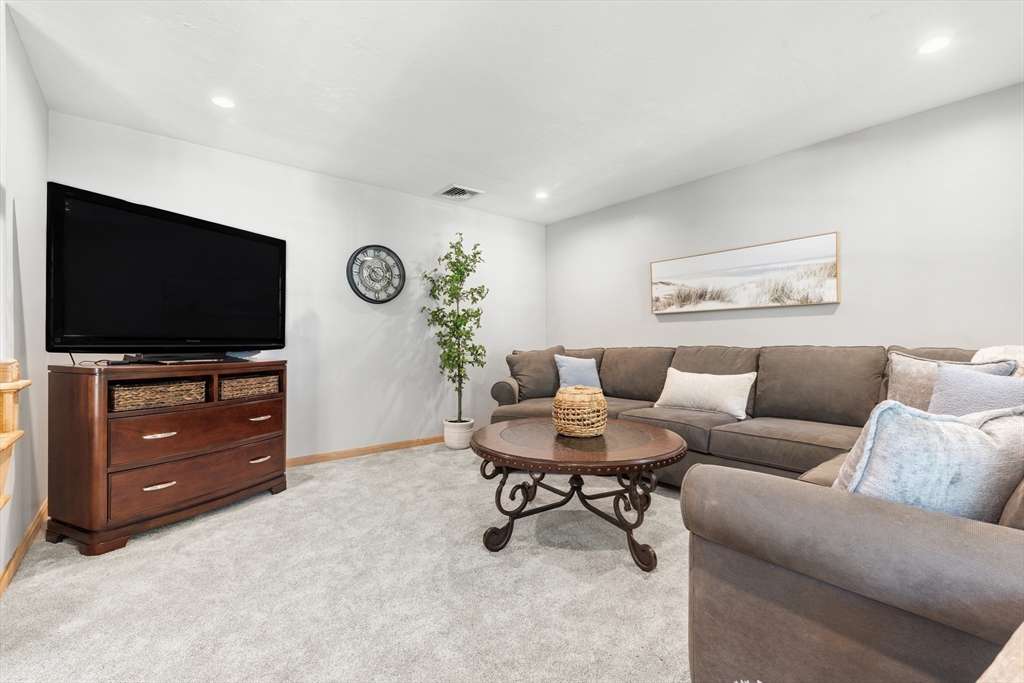 6 Edmunds Way