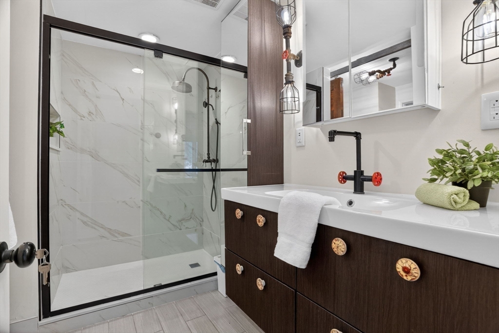 4 Oak Ridge Dr # 6