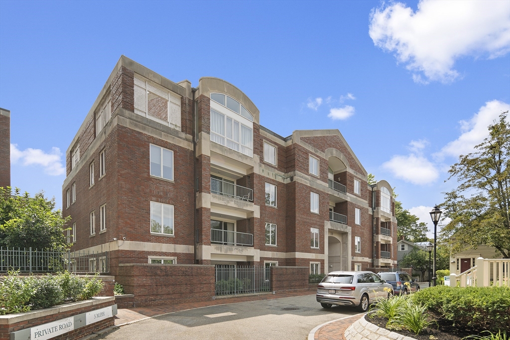 130 Mount Auburn St # 113