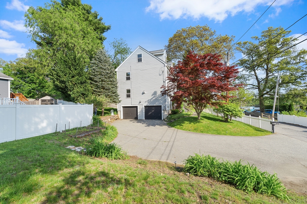 9 Rhodes St