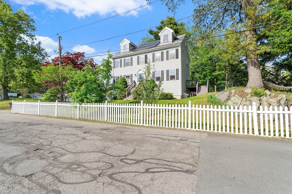 9 Rhodes St