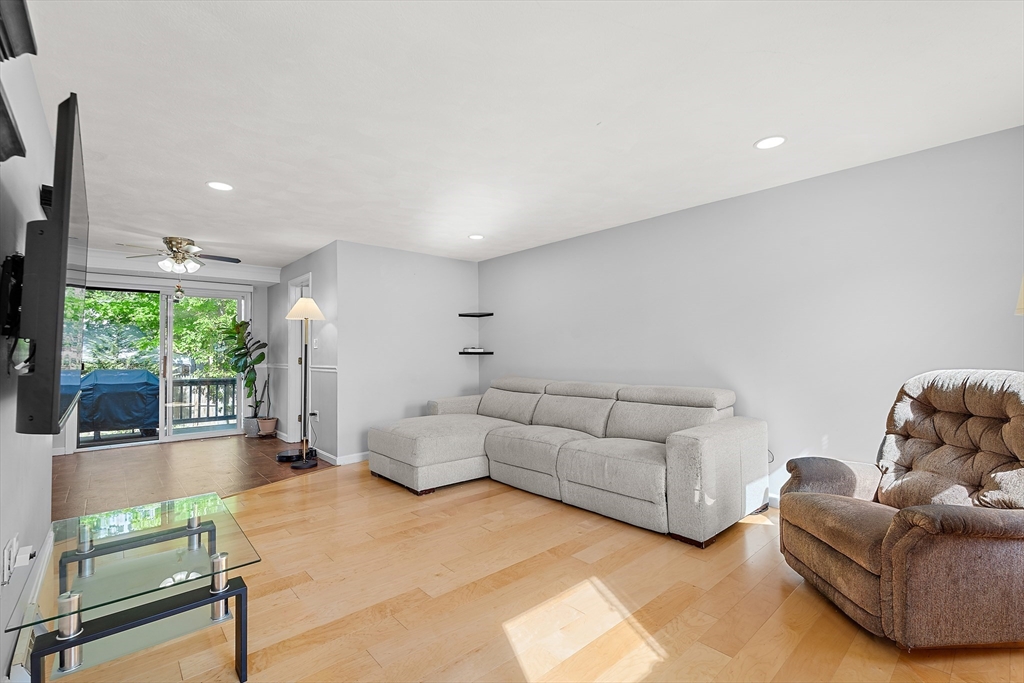 9 Rhodes St