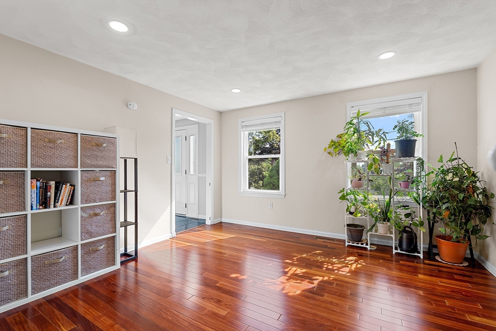 9 Rhodes St