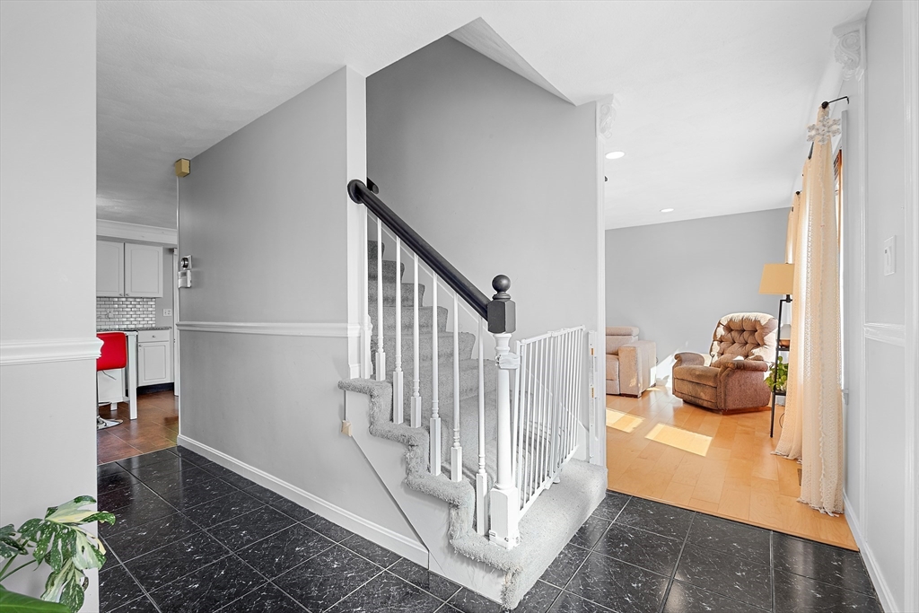 9 Rhodes St