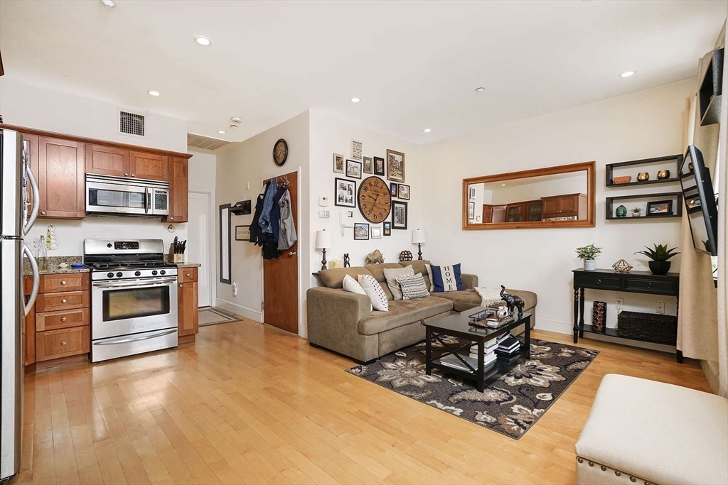 8 Garden Court # 7