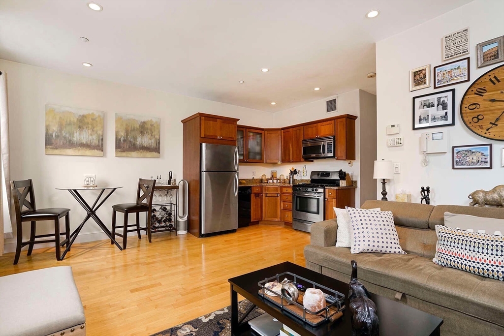 8 Garden Court # 7