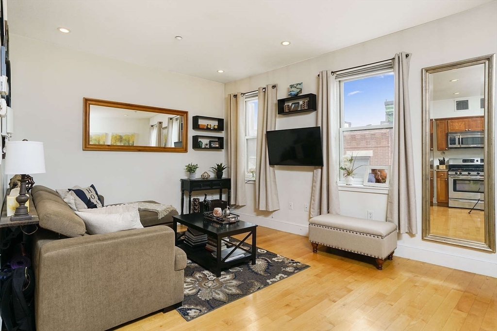 8 Garden Court # 7