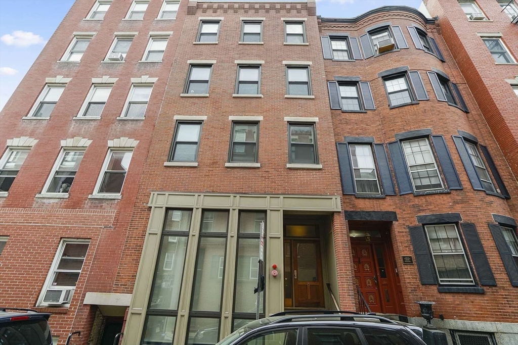 8 Garden Court # 7