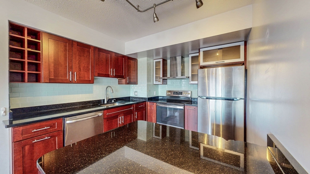 250 Hammond Pond Pkwy # 1203N