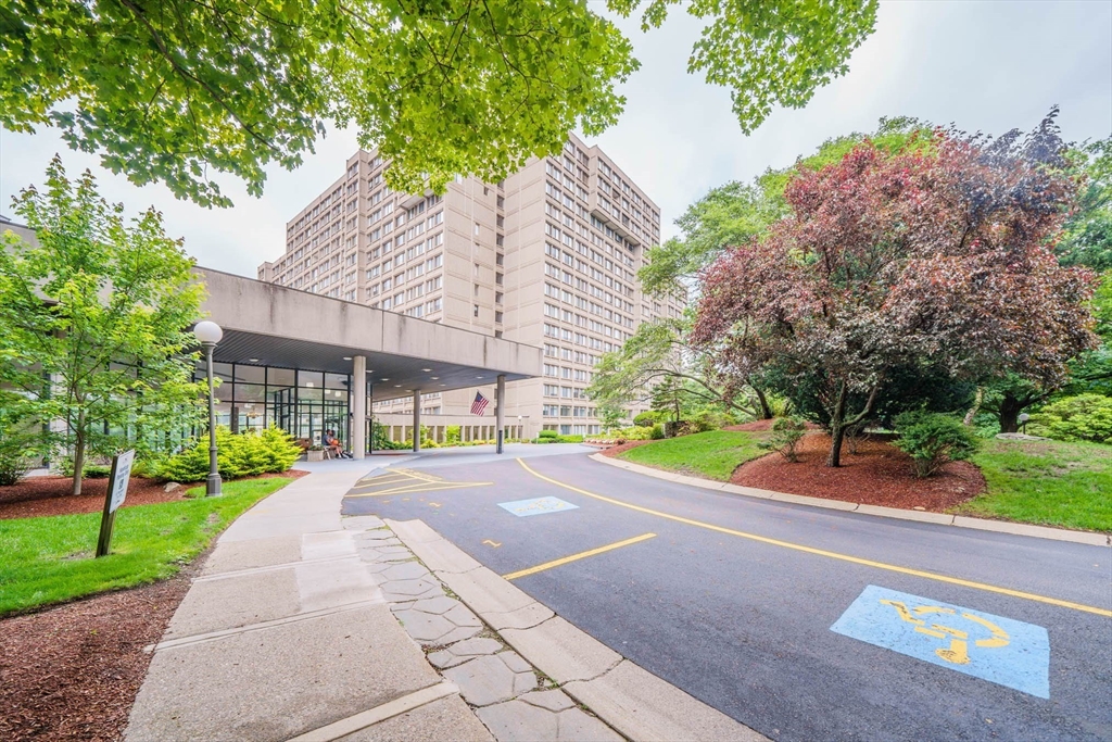 250 Hammond Pond Pkwy # 1203N