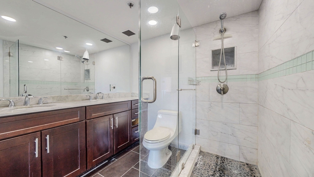 250 Hammond Pond Pkwy # 1203N