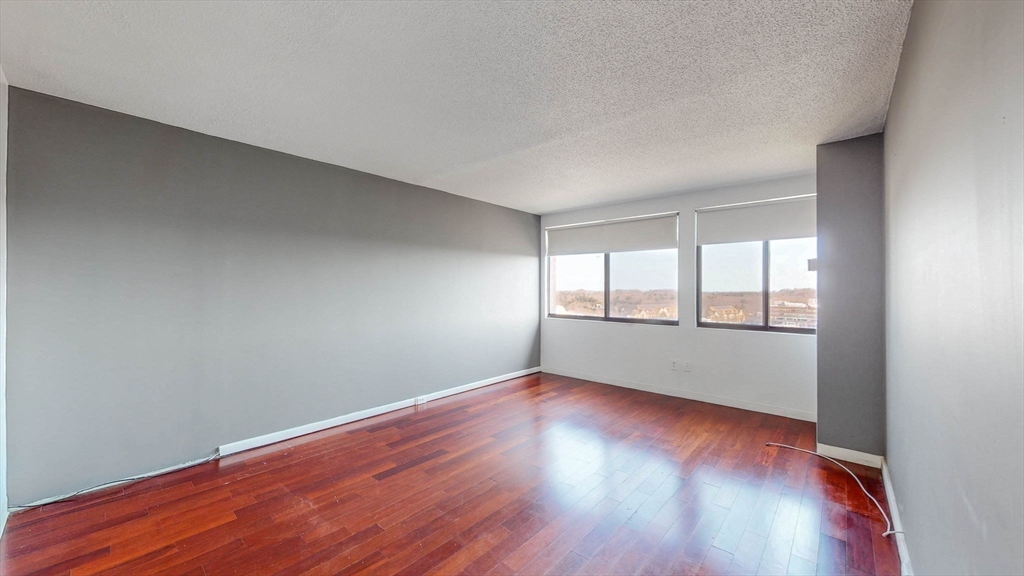 250 Hammond Pond Pkwy # 1203N
