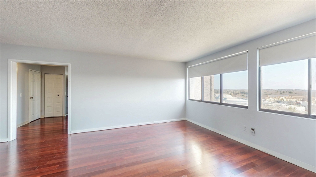250 Hammond Pond Pkwy # 1203N