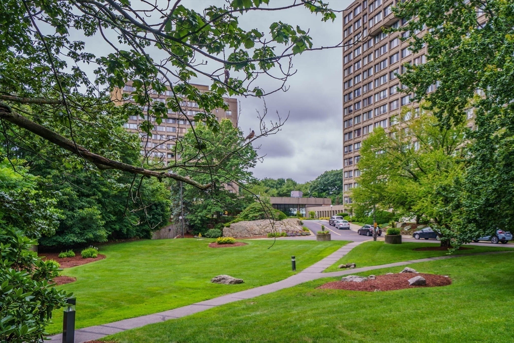 250 Hammond Pond Pkwy # 1203N