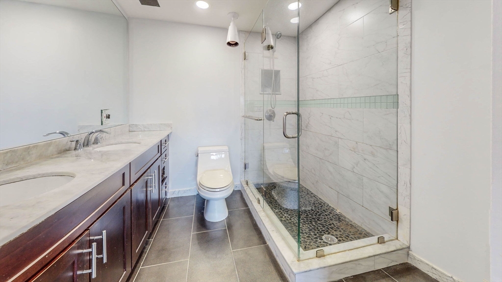 250 Hammond Pond Pkwy # 1203N