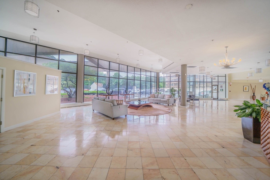 250 Hammond Pond Pkwy # 1203N
