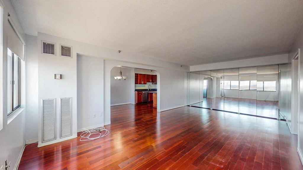 250 Hammond Pond Pkwy # 1203N