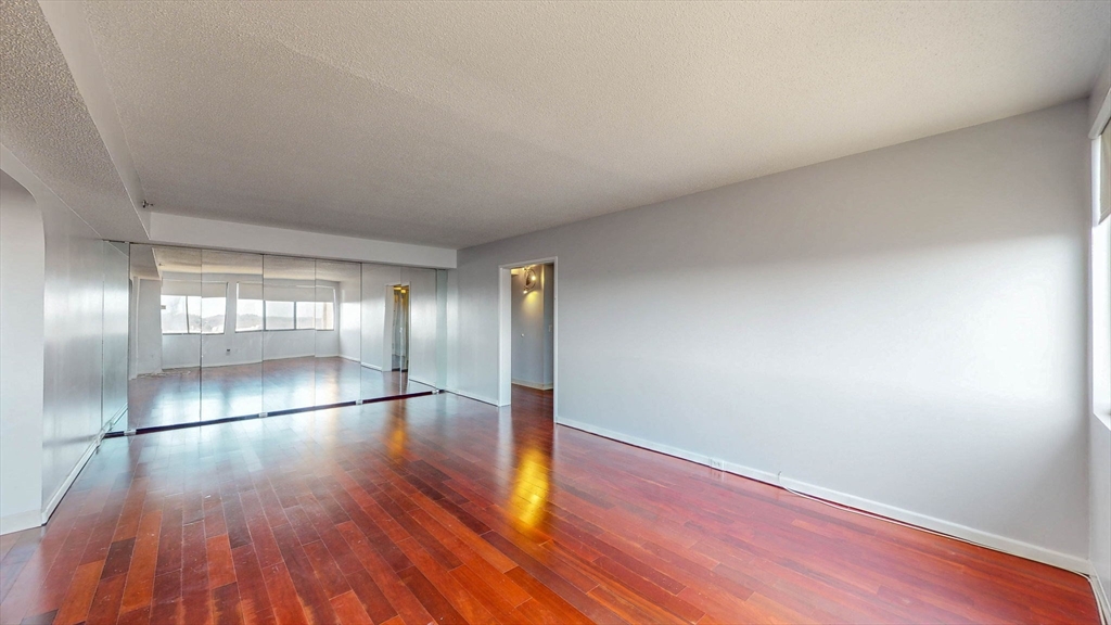 250 Hammond Pond Pkwy # 1203N