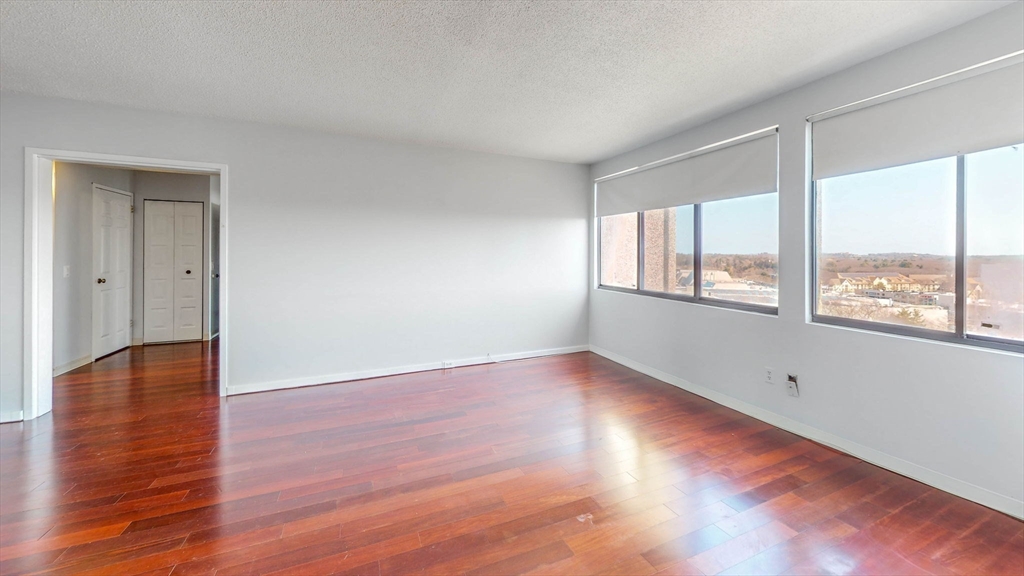 250 Hammond Pond Pkwy # 1203N