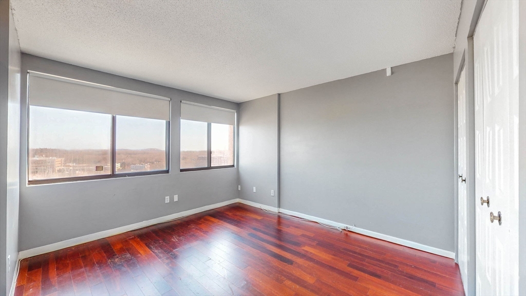 250 Hammond Pond Pkwy # 1203N