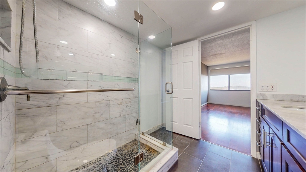 250 Hammond Pond Pkwy # 1203N