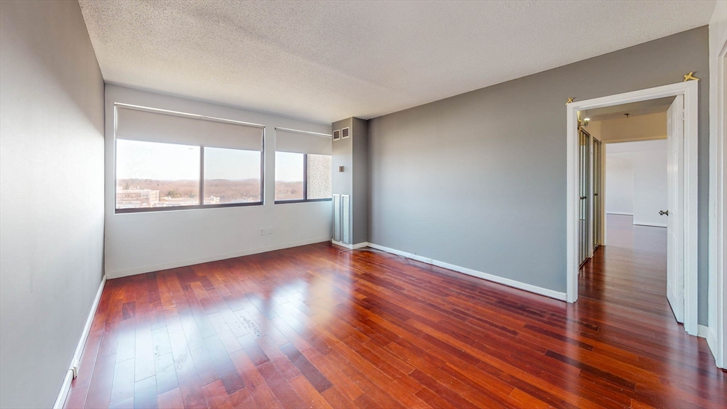 250 Hammond Pond Pkwy # 1203N
