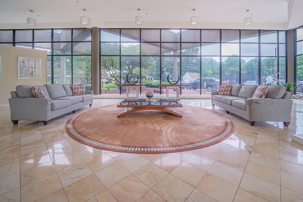 250 Hammond Pond Pkwy # 1203N
