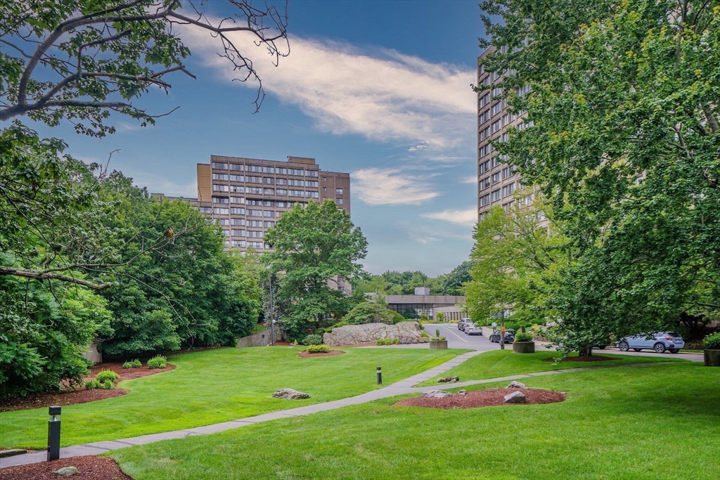 250 Hammond Pond Pkwy # 1203N