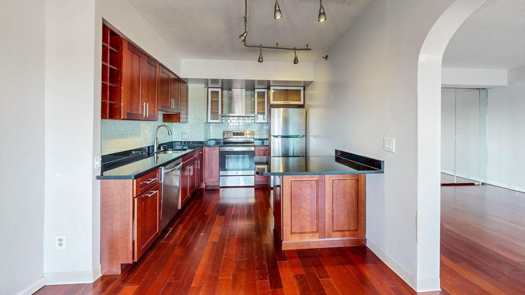 250 Hammond Pond Pkwy # 1203N