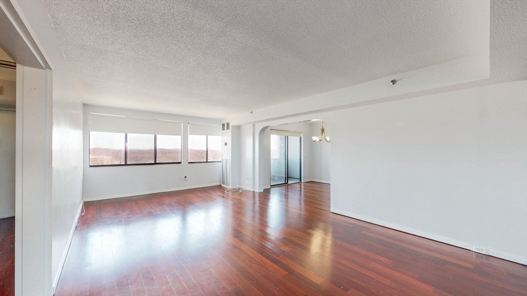 250 Hammond Pond Pkwy # 1203N