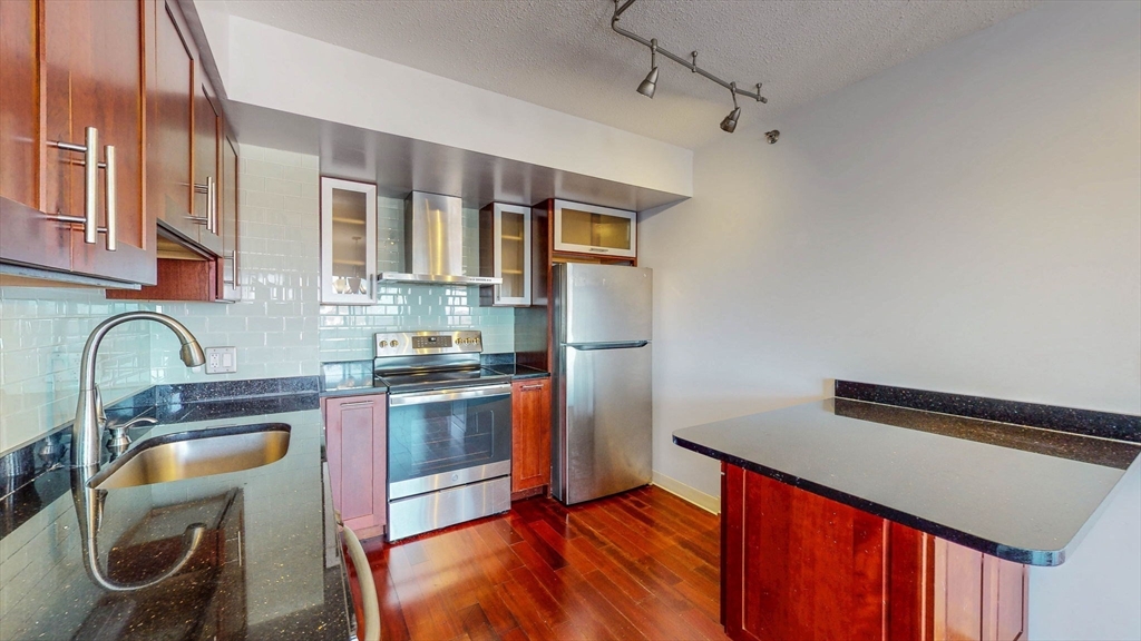 250 Hammond Pond Pkwy # 1203N