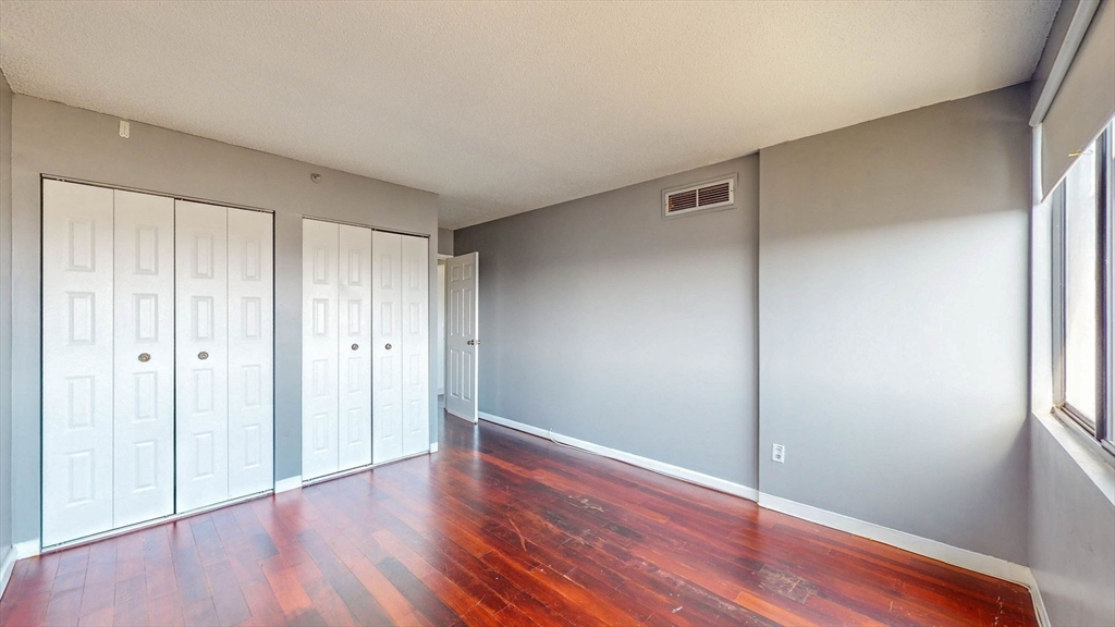 250 Hammond Pond Pkwy # 1203N