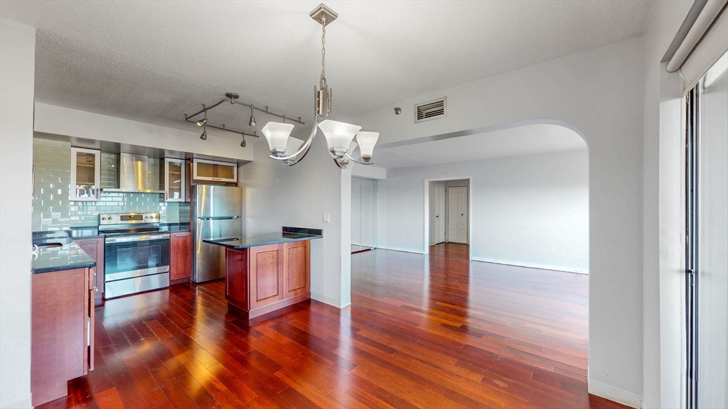 250 Hammond Pond Pkwy # 1203N