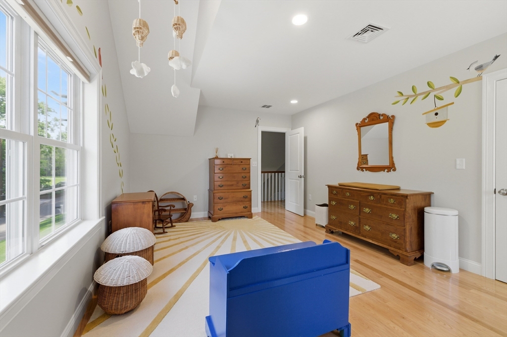 20 Larchmont Lane