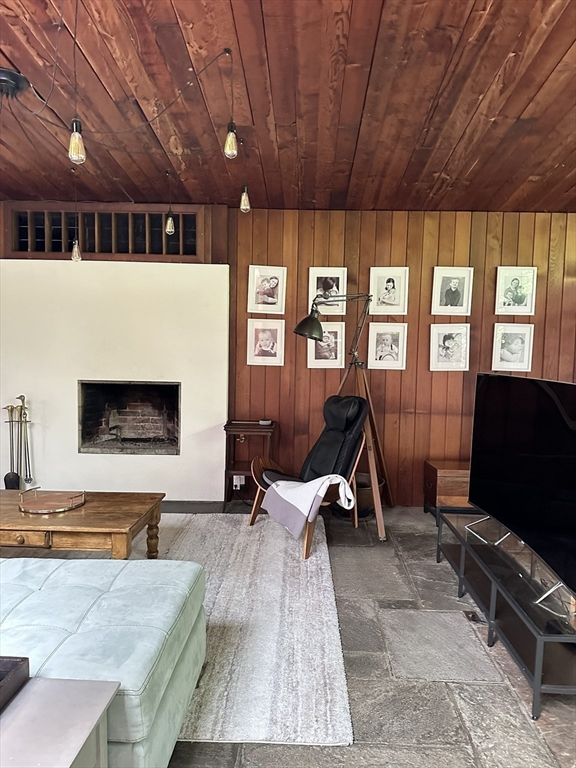 23 Peacock Farm Road
