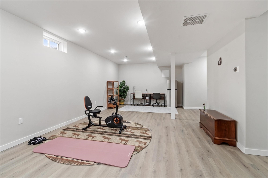 124 Main St # 1