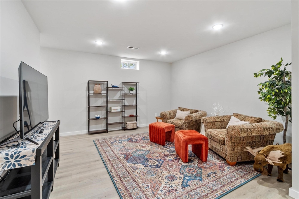 124 Main St # 1