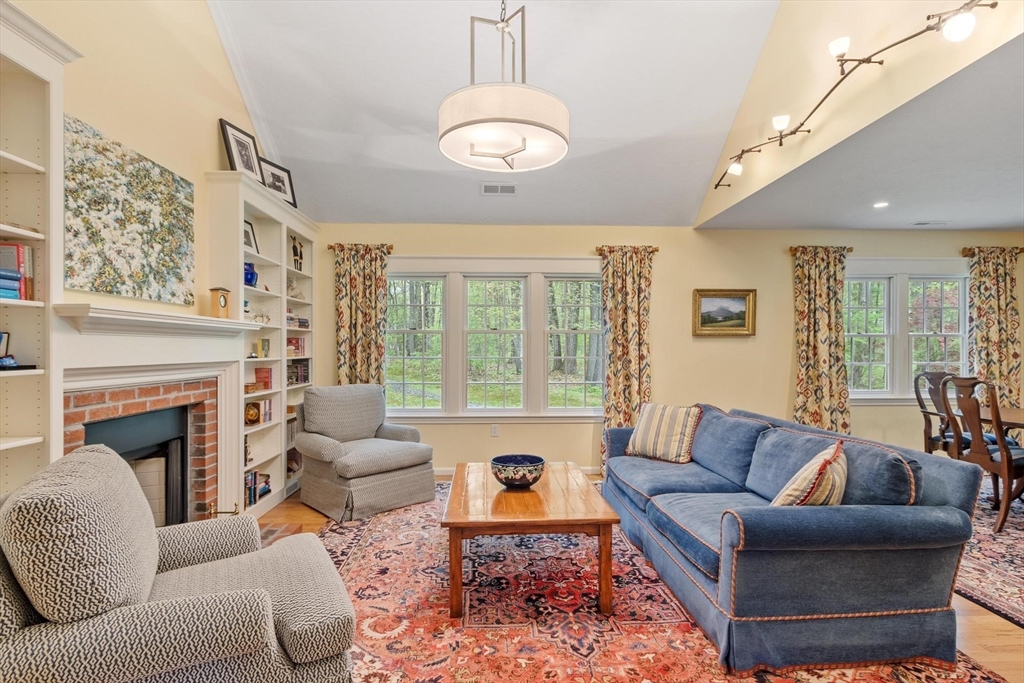 36 Pickman Dr