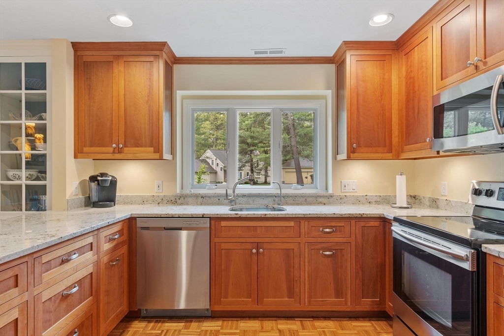 36 Pickman Dr