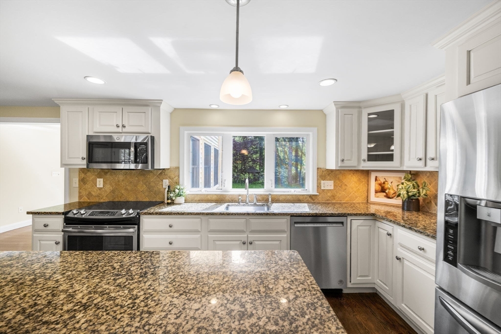 30 Meadow Dr