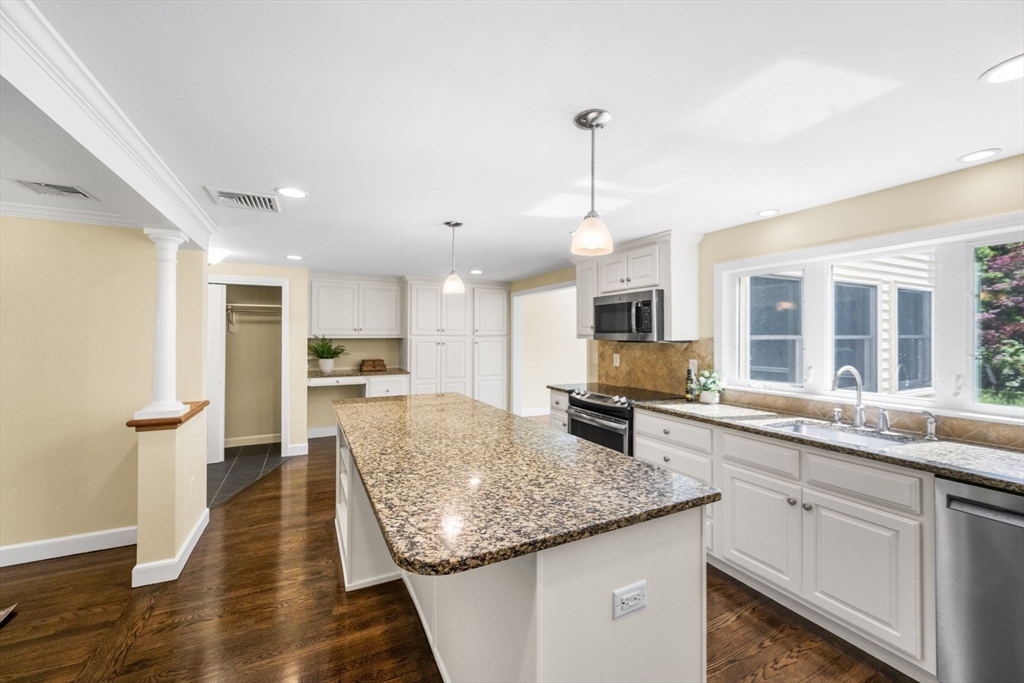 30 Meadow Dr